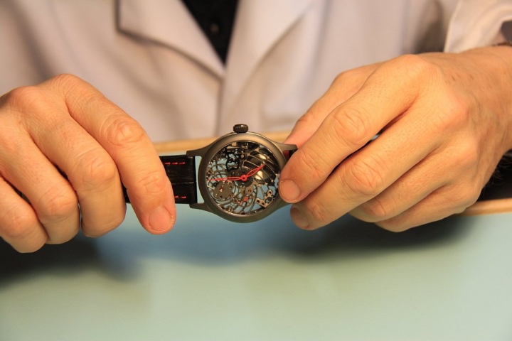 9. Elaboración de reloj. Foto - Initium Watches (Tripadvisor)