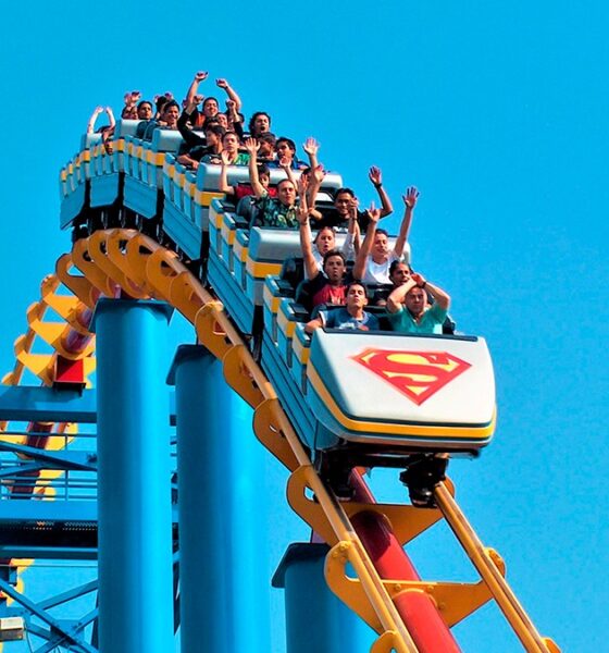 TURIBUS + SIX FLAGS. Foto - Six Flags México (Facebook)