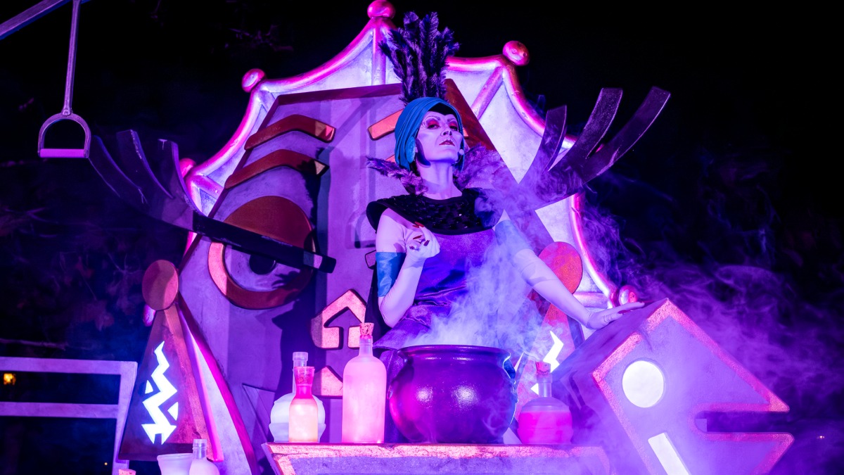YZMA LLEGA AL OOGIE-BOOGIE-BASH. Foto - Disney Mouseketeer