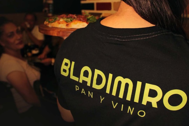 1. Mesera en Bladimiro Pan y Vino. Foto - Bladimiro Pan y Vino (Facebook)