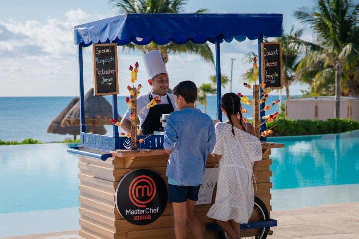 1. Puesto de dulces de MasterChef Junior_ Next Course. Foto - @dreamsresorts (Instagram)
