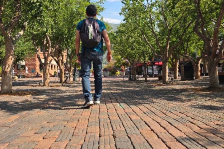 12. Caminando por Aspen en Verano. Foto - Julio García