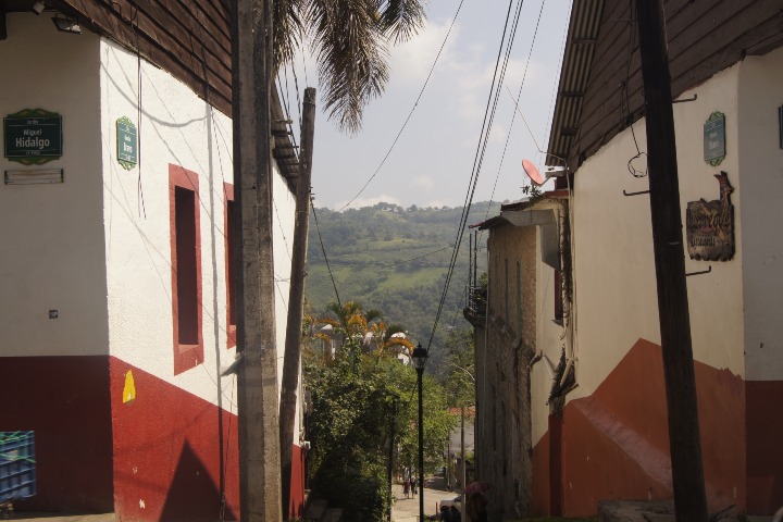 2. Calle en Xilitla. Foto - Gus Espinosa (Huasteca Potosina)