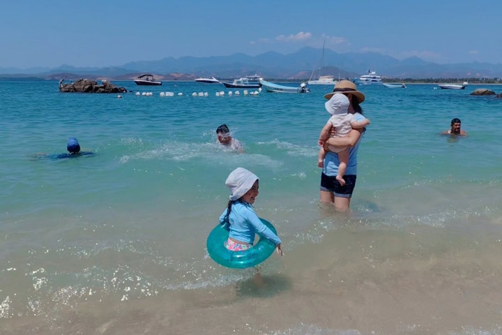 2. Familia en la Isla de Ixtapa. Foto - @morelianas (Instagram)