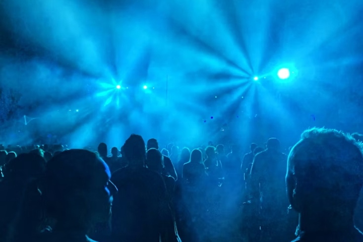2. Luces durante concierto. Foto - Dawid Łabno (Facebook)