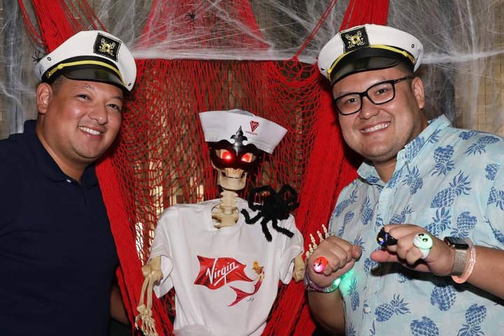 2. Pasajeros de Virgin Voyages en fiesta de Halloween. Foto - Virgin Voyages (Facebook)
