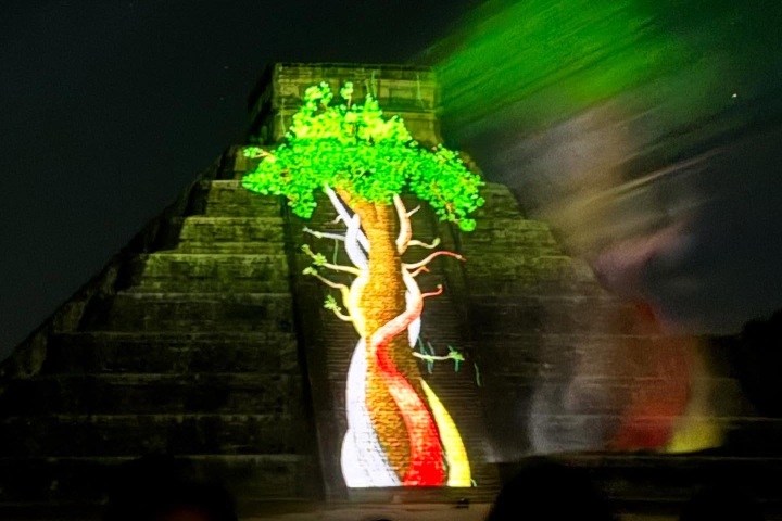 2. Videomapping en la Pirámide de Kukulcán. Foto - @claudializaldi (Instagram)