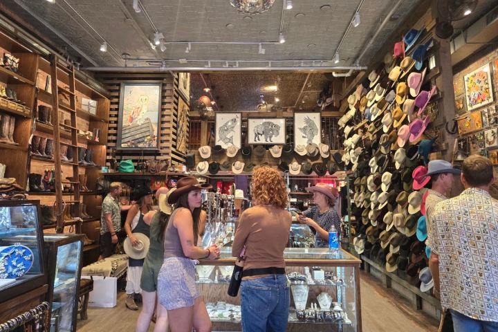 24. Tienda de Kemo Sabe. Foto - Julio García
