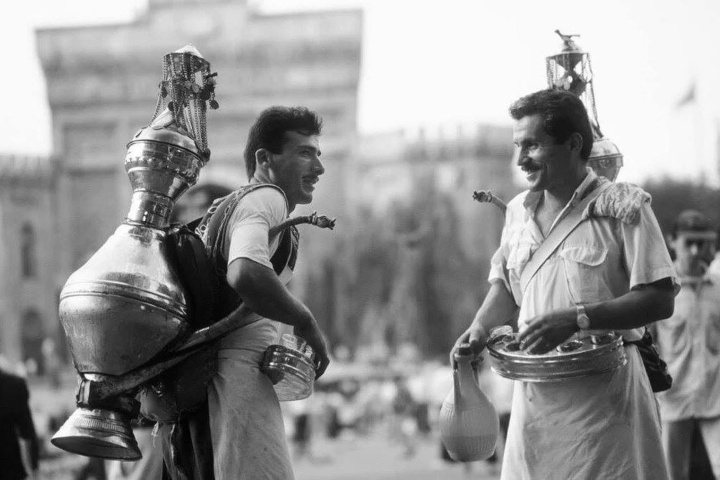 3. Antigua fotografía de vendedores de şerbet. Foto - @iu1453 (Instagram)