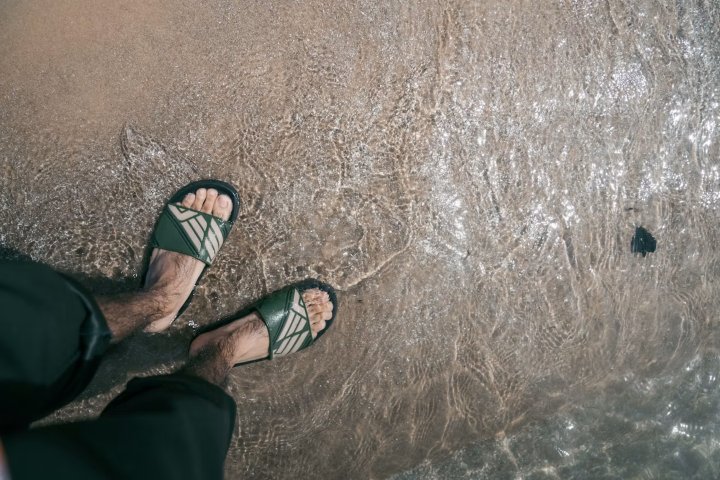 3. Chanclas. Foto - Hardeep Singh (Unsplash)