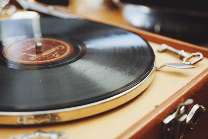 3. Tocadiscos. Foto - Pierre Gui (Unsplash)