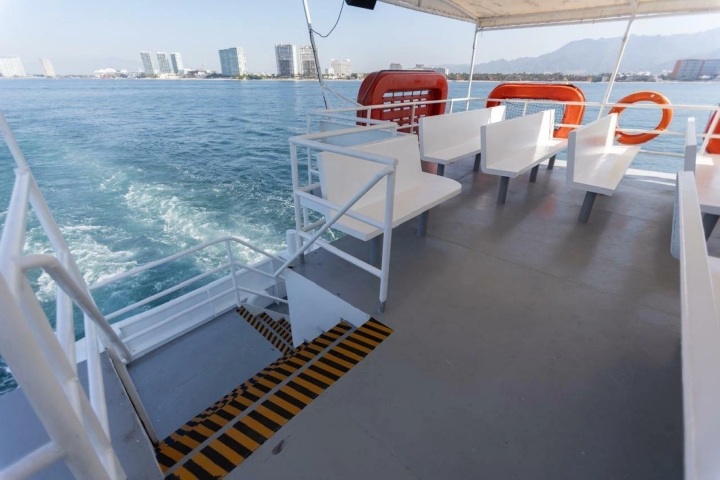 4. Asientos en el Ferry Vallarta. Foto - Silver King