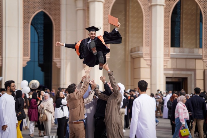 4. Graduado en la American University of Sharjah . Foto - American University of Sharjah (Facebook)