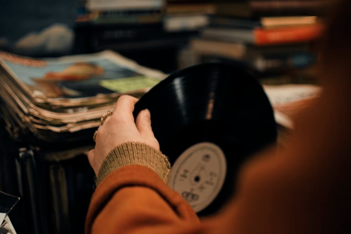 4. Venta de vinilos. Foto - Ekrulila (Unsplash) (Gran Feria de Vinilos 2026)