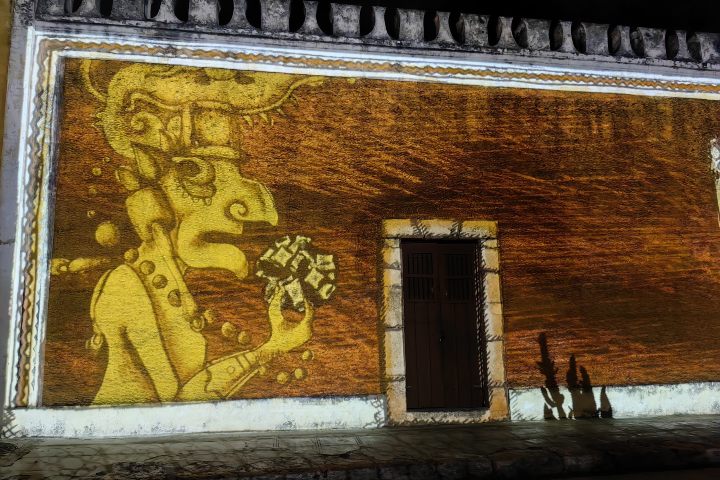 4. Videomapping durante Senderos de Luz. Foto - @yucatan929fm (Instagram)