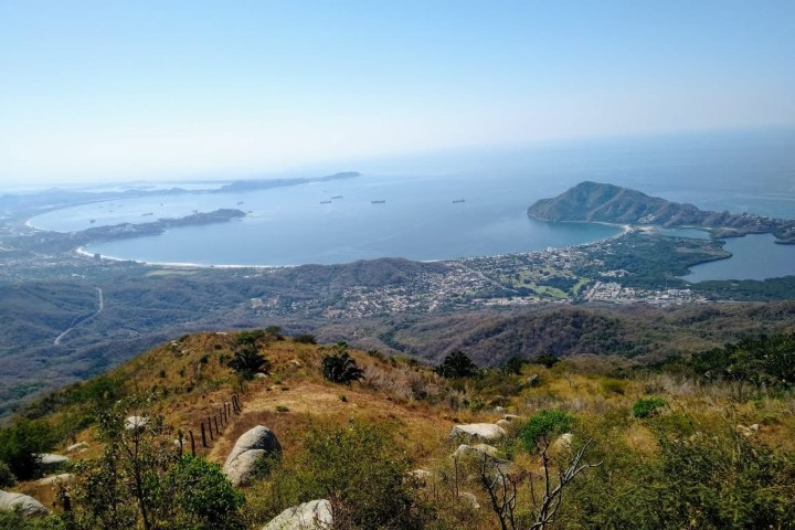 5. Vistas desde el Cerro del Toro. Foto - H. Ayuntamiento de Manzanillo (Facebook)