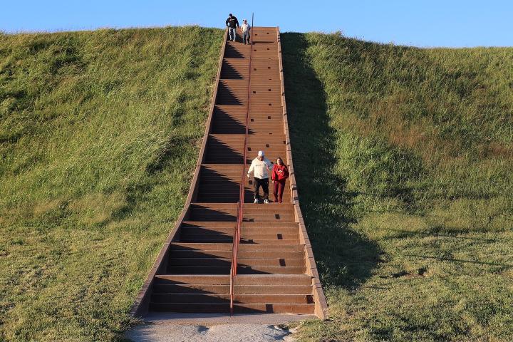 6. Escaleras de Cahokia Mounds. Foto - @roadpoems (Instagram)
