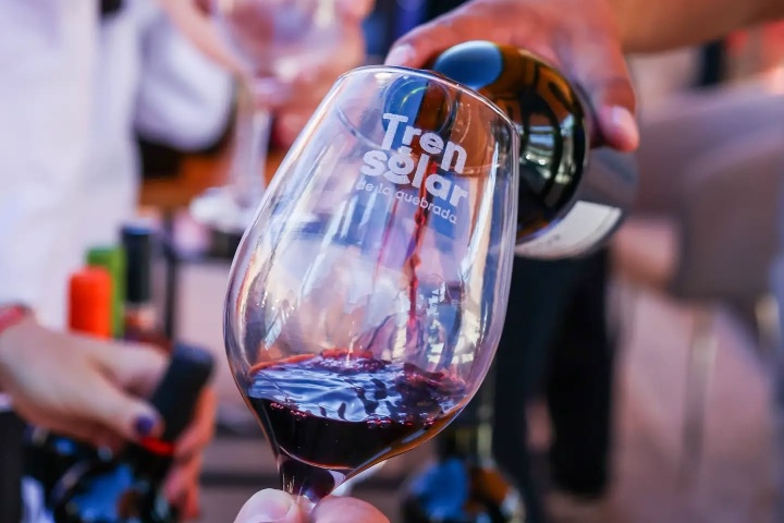 6. Experiencia vinícola en la ruta Tren del Vino. Foto - Tren Solar de la Quebrada (Facebook)