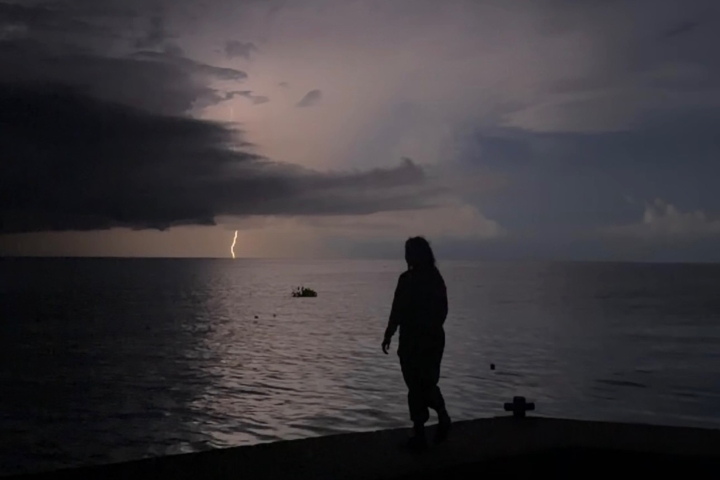 6. Viajera mirando rayos. Foto - @tibisaycatatumbo (Instagram)