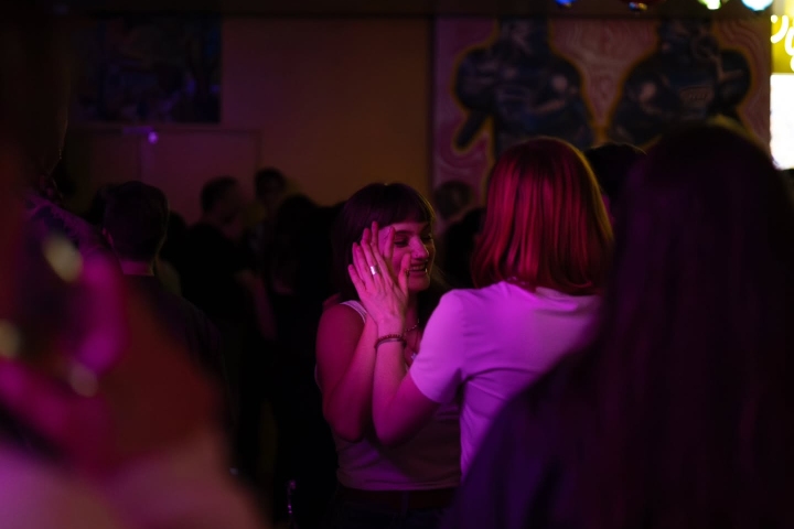 7. Pareja bailando en Rosa Bonheur Buttes. Foto - @dancingqueer_paris (Instagram)