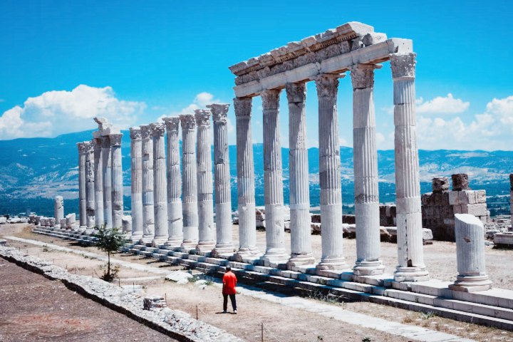 9. Columnas en la ciudad de Laodicea. Foto - Furkan Elveren (Unsplash)