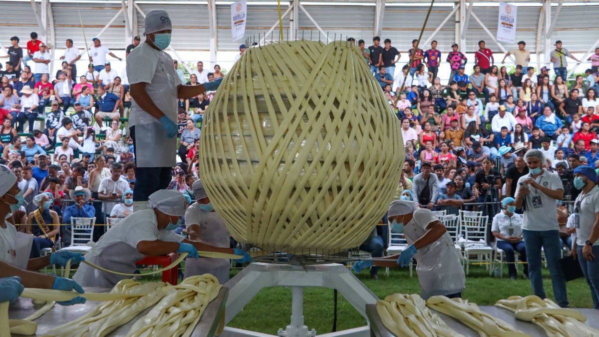 PIJIJIAPAN Y LA BOLA DE QUESO MÁS GRANDE DEL MUNDO. Foto - H. Ayuntamiento de Pijijiapan 2024 - 2027 (Facebook)