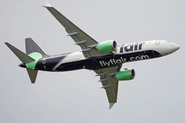 1. Avión de Flair Airlines. Foto - @cmateams (Instagram)