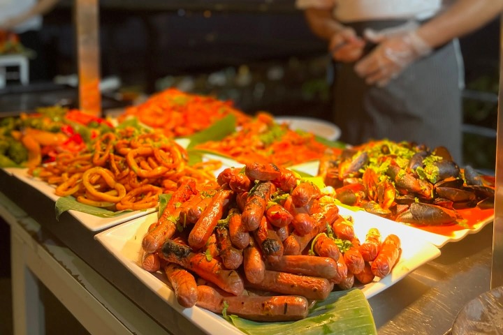 1. Buffet en Indus Putrajaya by BoraOmbak. Foto - Indus Putrajaya by BoraOmb (Facebook)