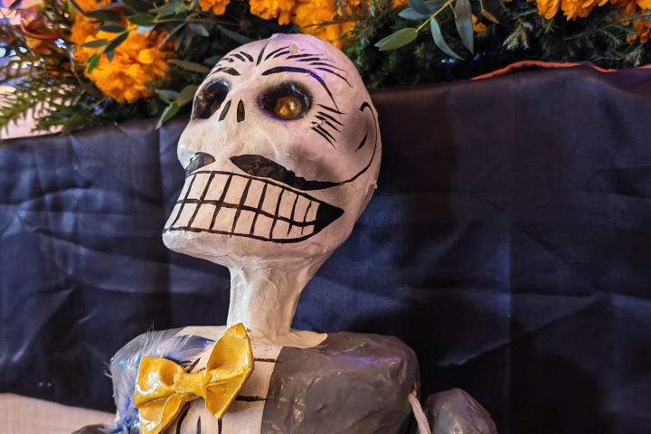1. Calavera en conferencia del Festival del Día de Muertos 2026. Foto - Gus Espinosa