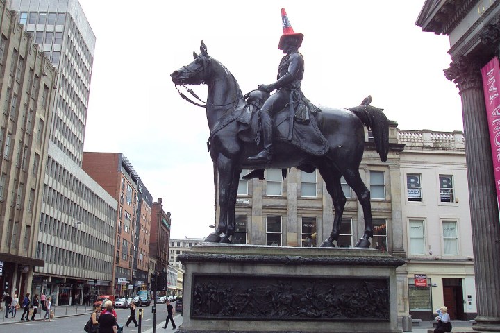 1. Estatua del duque de Wellington con cono en la cabeza. Foto - Rept0n1x (Wikimedia Commons)