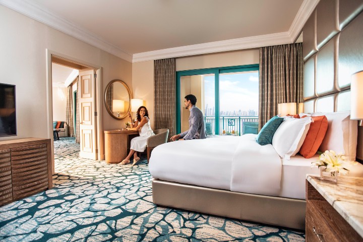 1. Pareja en el resort Atlantis The Palm. Foto - Oovatu