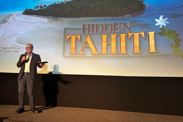 1. Peter Greenberg presentando Hidden Tahiti. Foto - Peter Knego (Facebook)