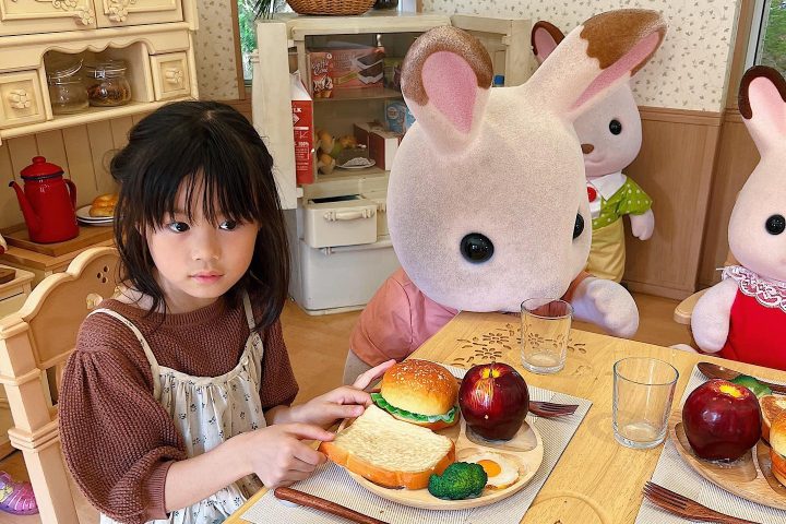 1. Visitante en Sylvanian Park en Ibaraki. Foto - @kemonokeika (Instagram)