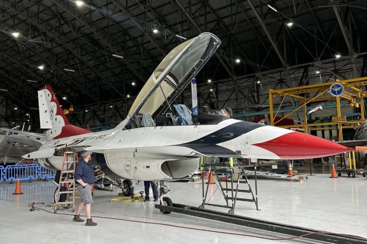 1. Visitante en el Wings Over the Rockies Air & Space Museum. Foto - Wings Over the Rockies Air & Space Museum﻿ (Facebook)