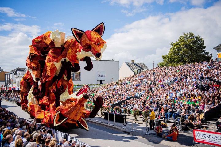 2. Carroza floral durante el Bloemencorso Bollenstreek. Foto - Bloemencorso (Facebook)
