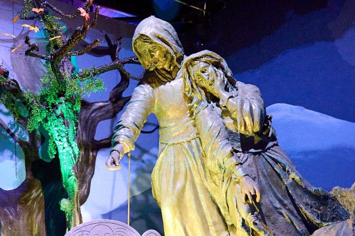2. Decoración en memoria de las víctimas de los Juicios de Salem. Foto - Salem Haunted Happenings (Facebook)