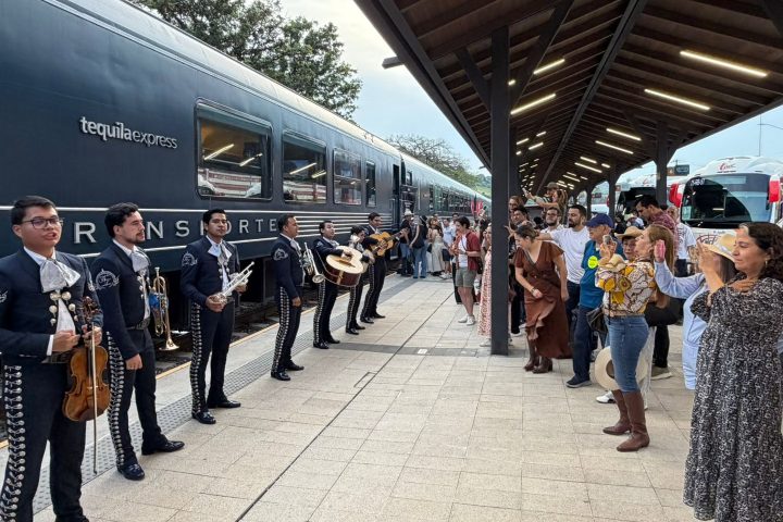 2. Mariachi en el Tequila Express. Foto - @tequilaexpress (Instagram)