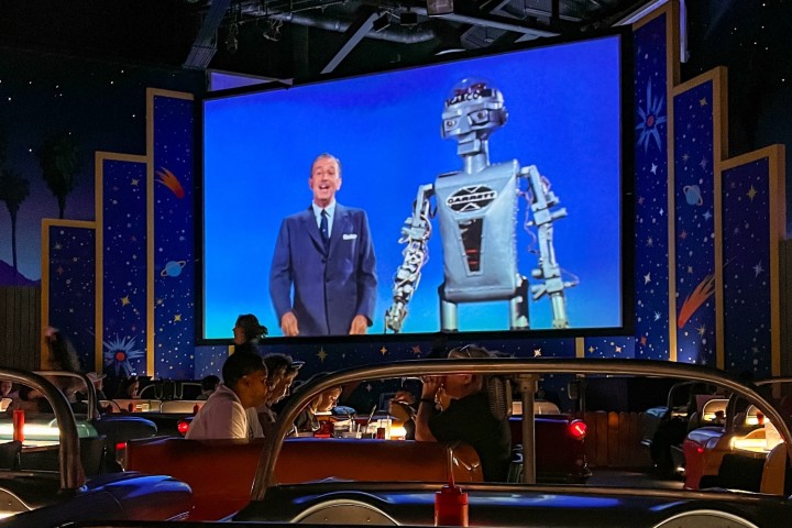 2. Proyección en Sci-Fi Dine-In Theater Restaurant. Foto - @mickeybl0g (Instagram)