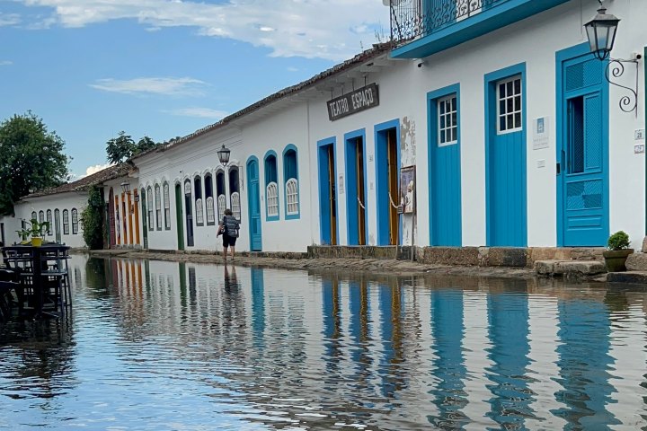 3. Espejo de agua en calle de Paraty. Foto - @recanto_filadelfia (Instagram)