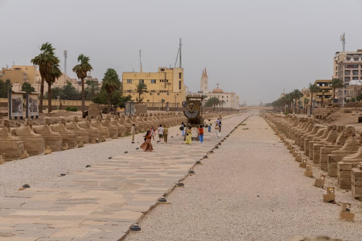 3. La Avenida de las Esfinges. Foto - Alessandro Santoro (Unsplash)