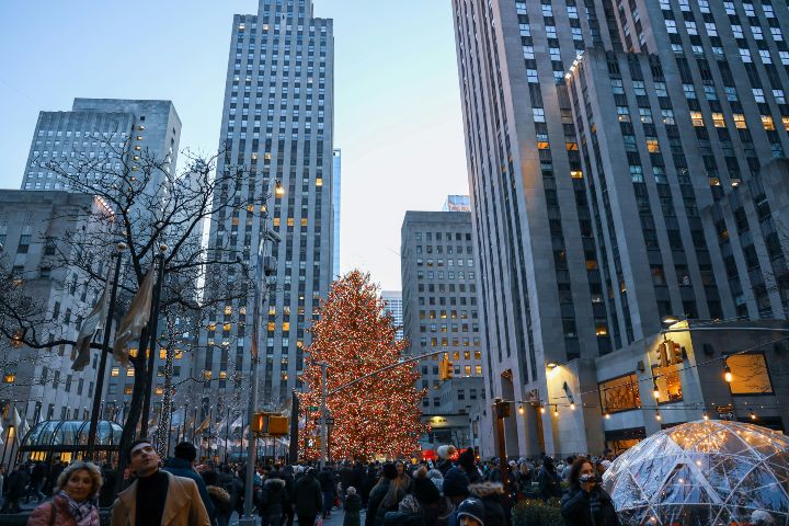 4. Árbol de Navidad en Rockefeller Center . Foto - Mor Shani (Unsplash)