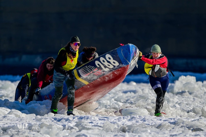 4. Carrera en el río San Lorenzo. Foto - Équipe civile de canot à glace Rimouski (Facebook)