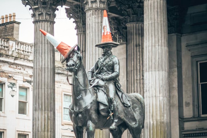 4. Estatua del duque de Wellington con cono en la cabeza. Foto - Liza Pooor (Unsplash)