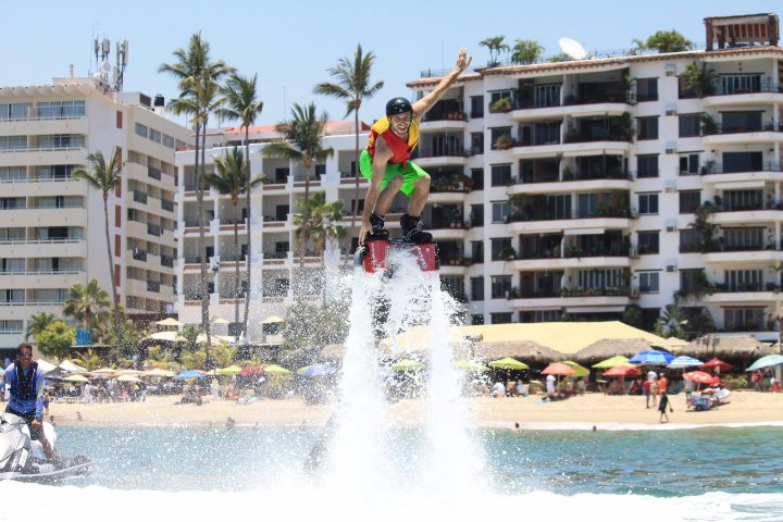 4. Flyboard en Puerto Vallarta. Foto - Flyboard PV (Facebook)