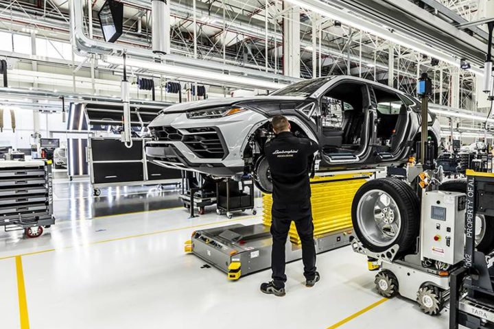 4. Línea de ensamblaje de Lamborghini. Foto - Lamborghini (Facebook)