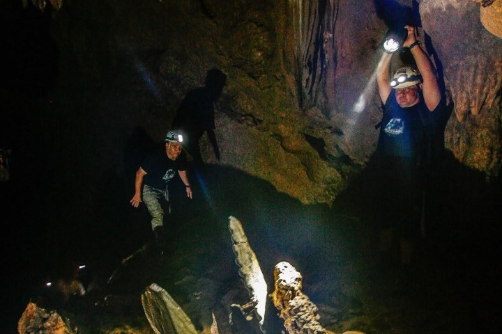 4. Viajeros en la cueva Actun Tunichil Muknal. Foto - Travel Belize (Facebook)