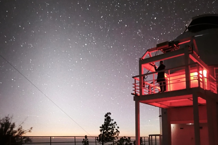 4. Visitante en el Telescopio Colibrí en el Observatorio Astronómico Nacional. Foto - @an0wen (Instagram)