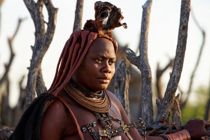 5. Mujer de la tribu Himba. Foto - Colin Watts (Unsplash)