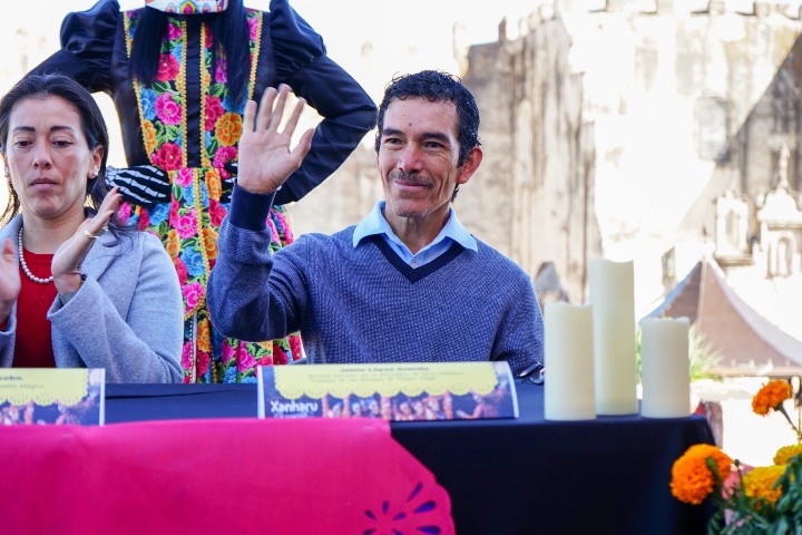 6. Artista Jaime López Aranda, encargado de la Alfombra Monumental. Foto - @yuriria_gobierno_municipal (Instagram)