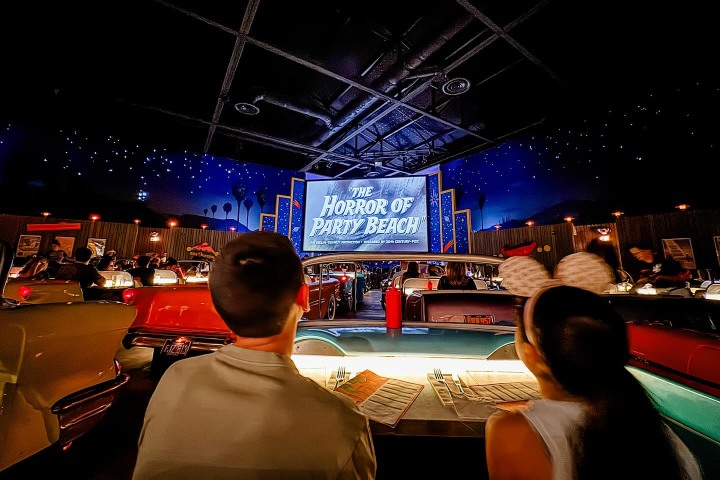 6. Comensales en Sci-Fi Dine-In. Foto - @josh_wilson85 (Instagram)